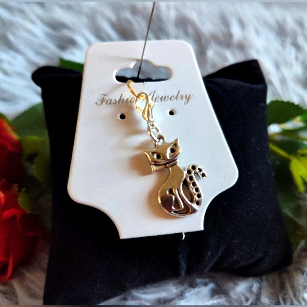 Silver Alloy Cat Charm with Lobster Claw Clasp for Necklace, zipper, bracelet